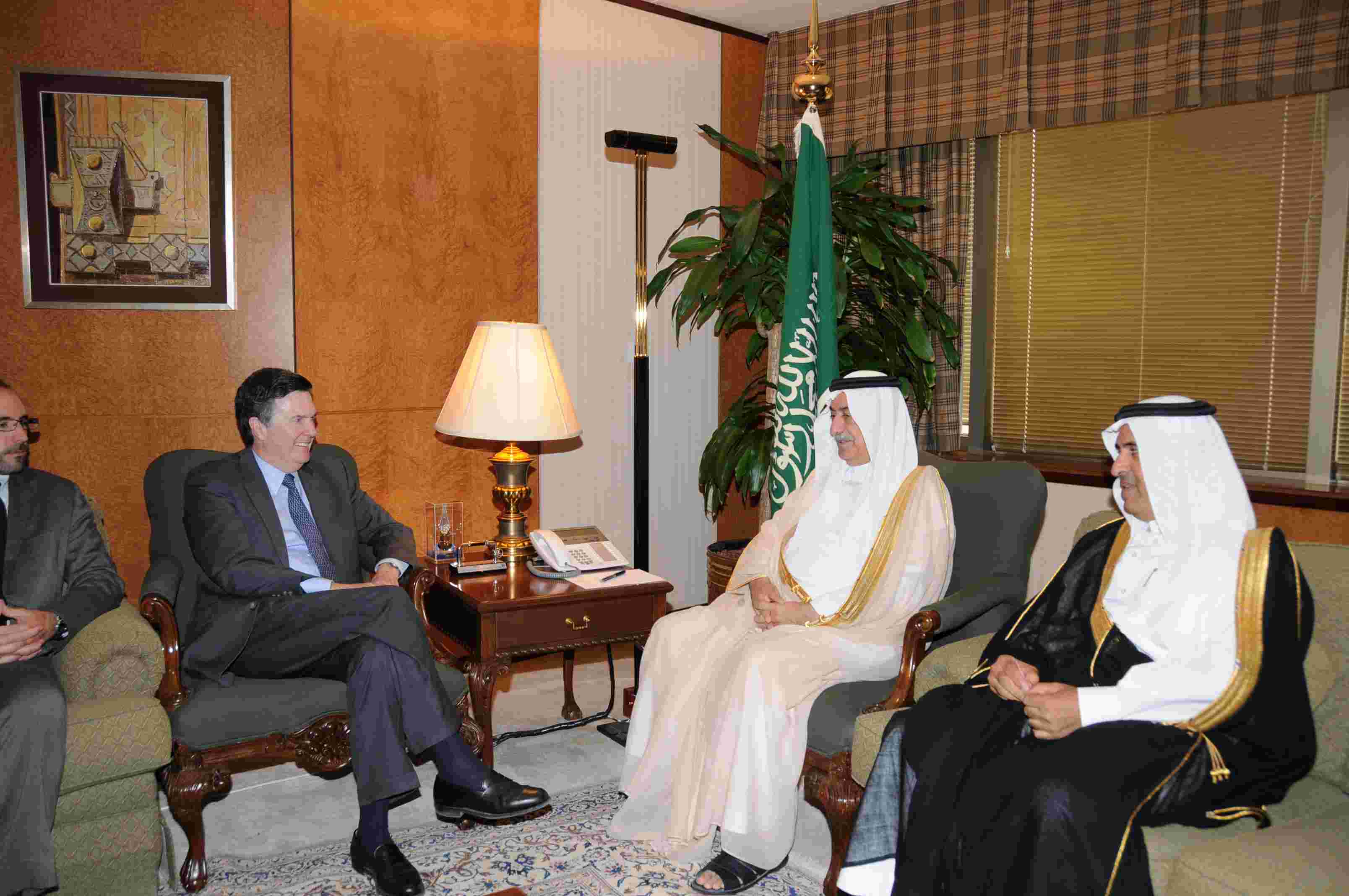 Minister meets Mr Dinnes Lokhart.jpg